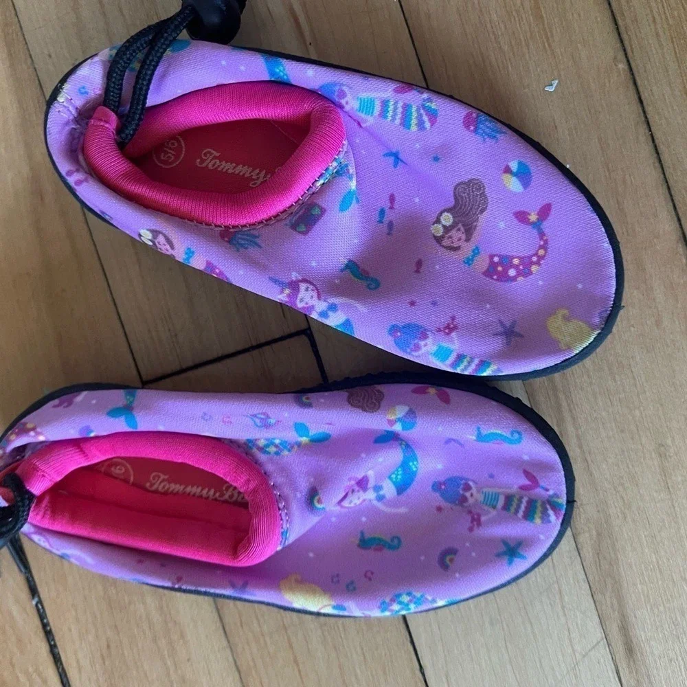 Tommy‎ Bahama pink mermaid water shoes